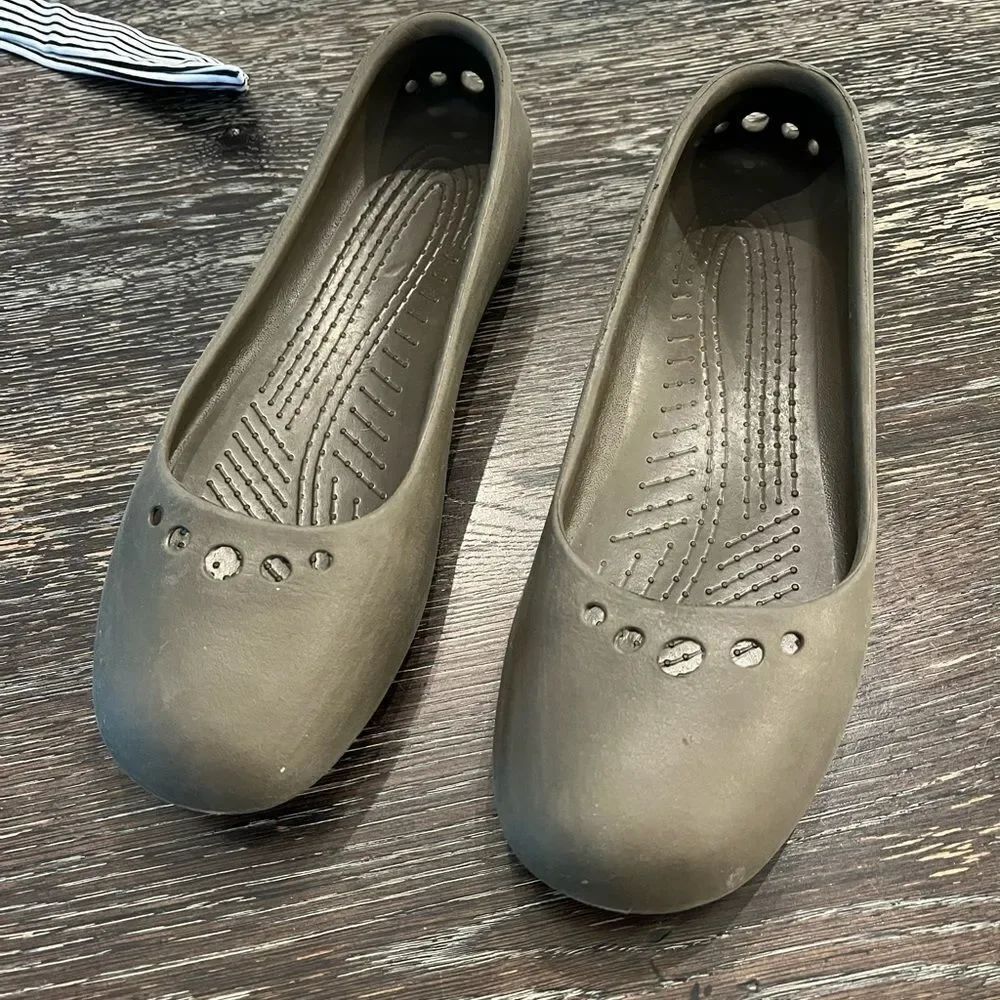 Crocs Prima Ballet Flats in Gray sz 9 EUC